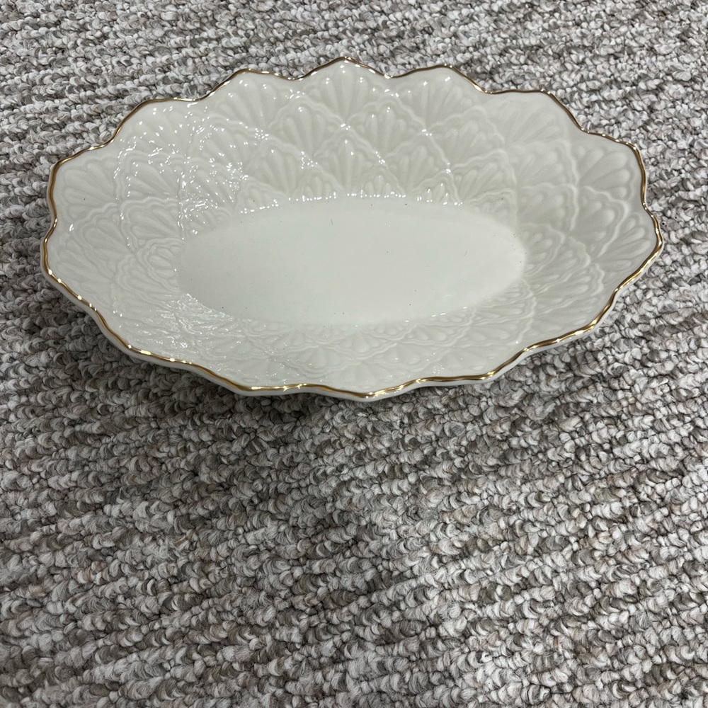 Lenox Elegant Cream and Gold Scalloped jacquard small dish
